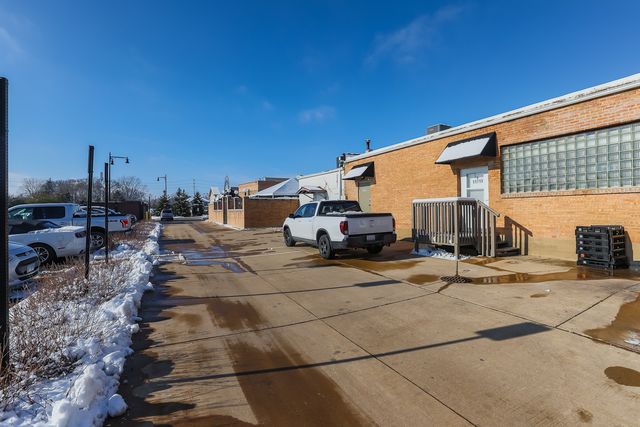 11715 E Main Street B, Huntley, IL 60142