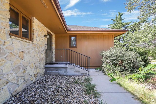 1903 Crescent Drive, Manhattan, KS 66503