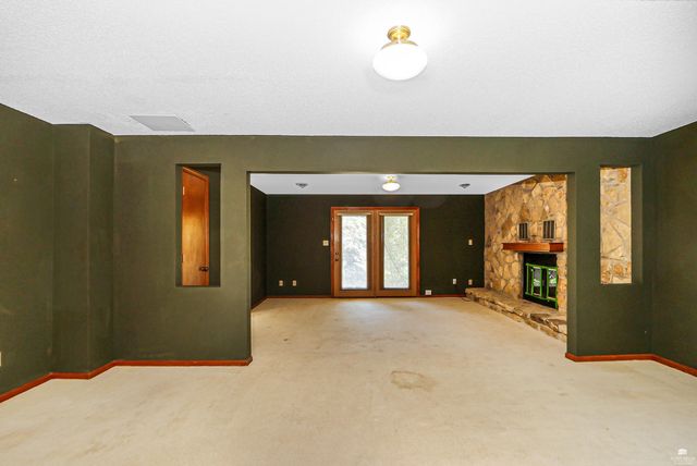 1903 Crescent Drive, Manhattan, KS 66503