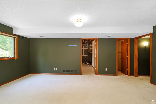 1903 Crescent Drive, Manhattan, KS 66503
