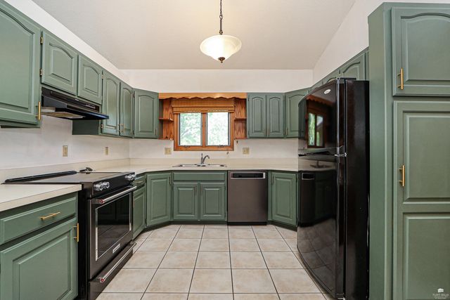 1903 Crescent Drive, Manhattan, KS 66503