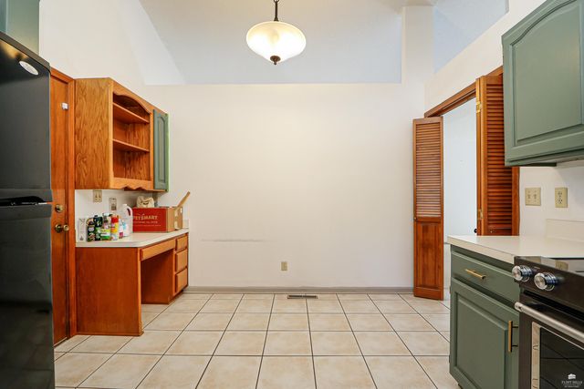 1903 Crescent Drive, Manhattan, KS 66503