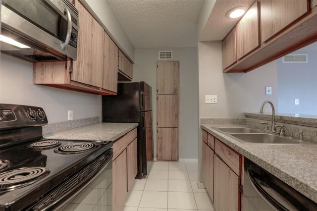 3919 Fairmont Parkway 122, Pasadena, TX 77504