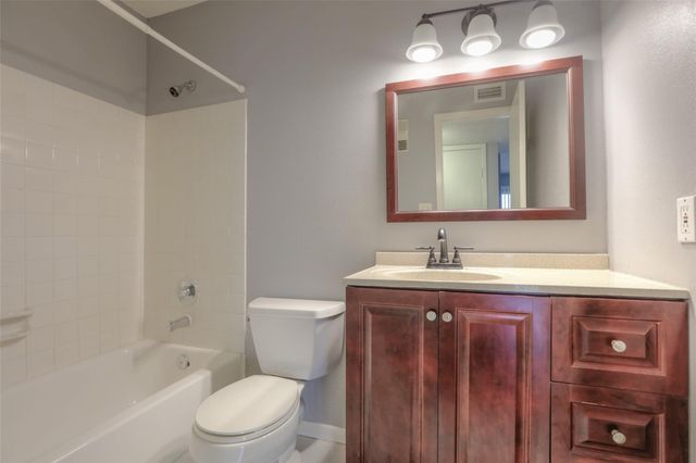 3919 Fairmont Parkway 122, Pasadena, TX 77504