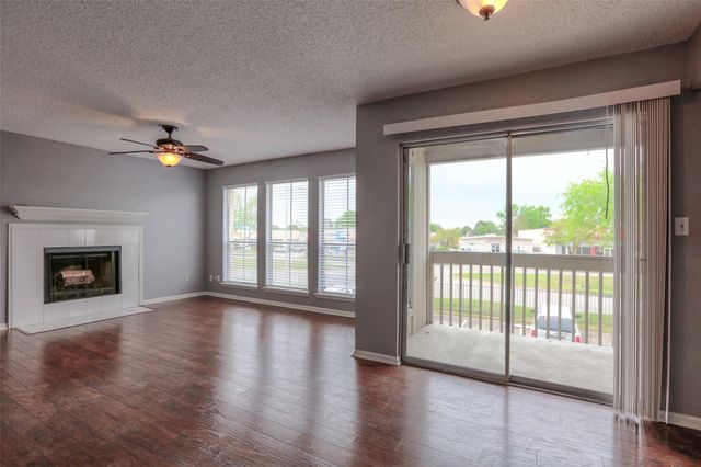 3919 Fairmont Parkway 122, Pasadena, TX 77504