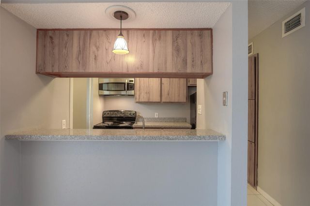 3919 Fairmont Parkway 122, Pasadena, TX 77504