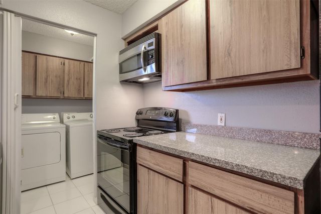 3919 Fairmont Parkway 122, Pasadena, TX 77504