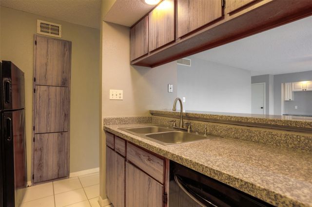 3919 Fairmont Parkway 122, Pasadena, TX 77504