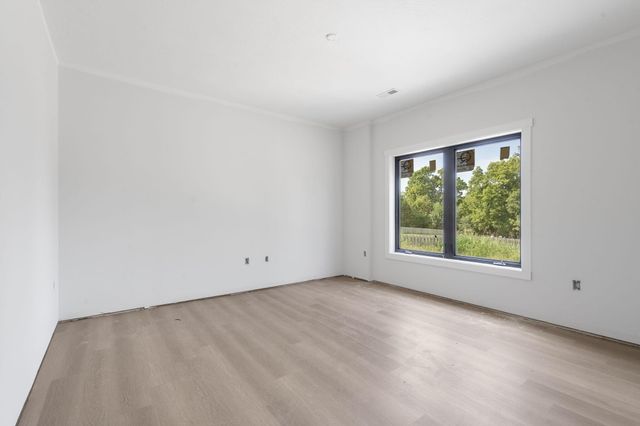 6195 S Dollison Avenue, Springfield, MO 65810