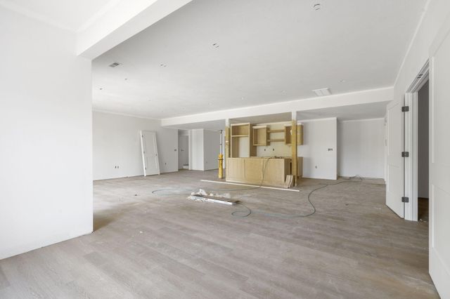 6195 S Dollison Avenue, Springfield, MO 65810