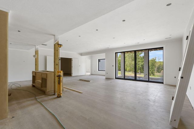 6195 S Dollison Avenue, Springfield, MO 65810