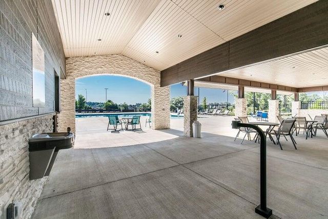 6195 S Dollison Avenue, Springfield, MO 65810