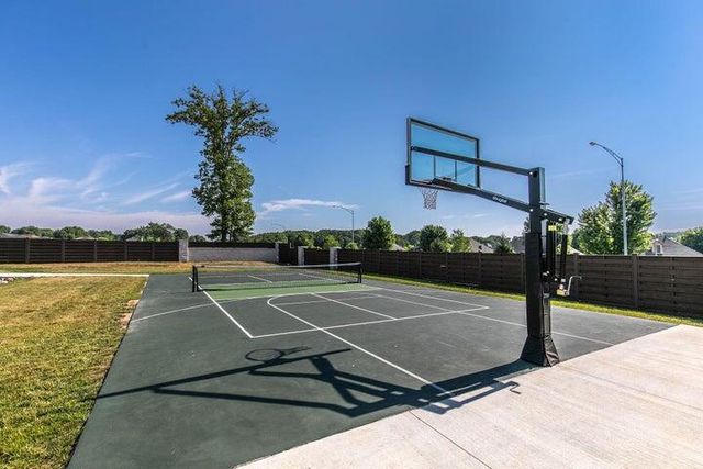 6195 S Dollison Avenue, Springfield, MO 65810