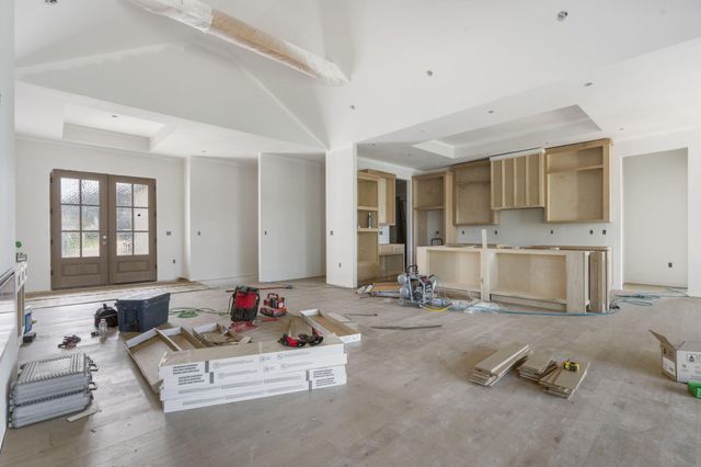 6195 S Dollison Avenue, Springfield, MO 65810