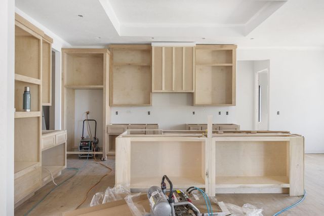 6195 S Dollison Avenue, Springfield, MO 65810