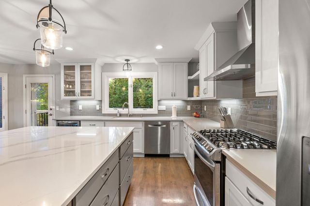 11220 Sunset Trail, Plymouth, MN 55441