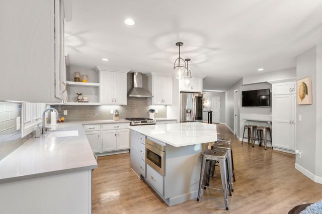 11220 Sunset Trail, Plymouth, MN 55441