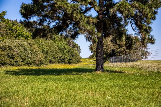 3336 County Road 326, Lexington, TX 78947