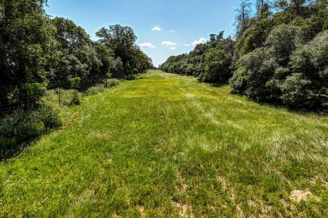 3336 County Road 326, Lexington, TX 78947