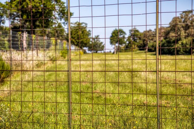 3336 County Road 326, Lexington, TX 78947