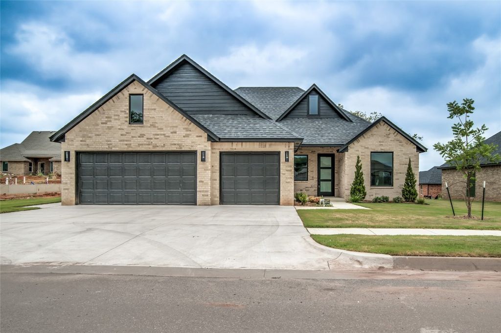 11529 NW 102nd Street, Yukon, OK 73099