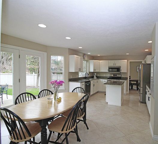 17201 E Galaxy Ln, Greenacres, WA 99016