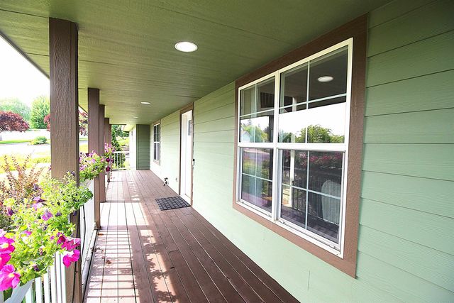 17201 E Galaxy Ln, Greenacres, WA 99016