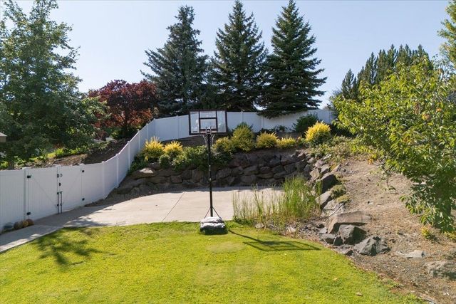 17201 E Galaxy Ln, Greenacres, WA 99016