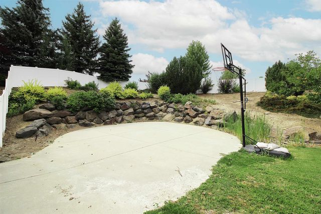 17201 E Galaxy Ln, Greenacres, WA 99016