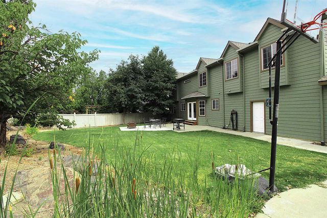 17201 E Galaxy Ln, Greenacres, WA 99016