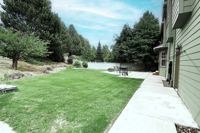 17201 E Galaxy Ln, Greenacres, WA 99016