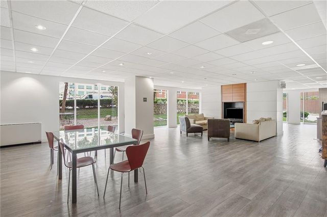 600 E 8th Street 2K, Kansas City, MO 64106