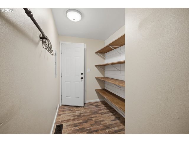 1131 PRINCETON Rd, Woodburn, OR 97071