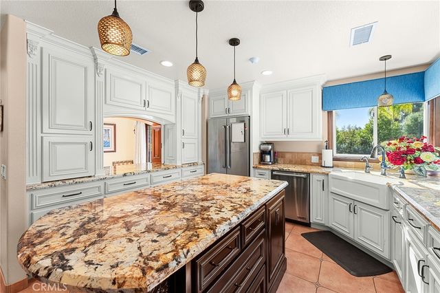 1632 Country Club Drive, Redlands, CA 92373