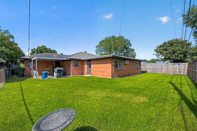 6131 Birdwood Road, Houston, TX 77074