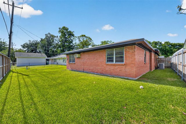 6131 Birdwood Road, Houston, TX 77074