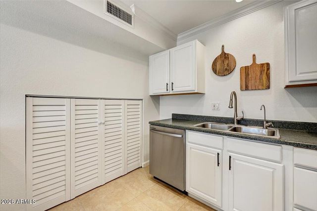 8550 E INDIAN SCHOOL Road F, Scottsdale, AZ 85251