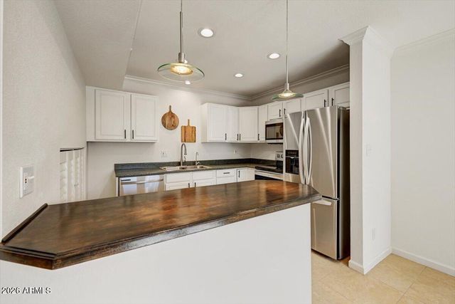 8550 E INDIAN SCHOOL Road F, Scottsdale, AZ 85251