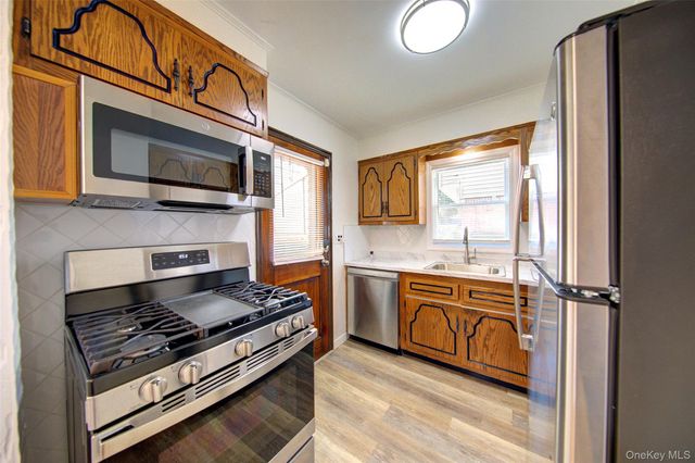 411 Saint John Place, Franklin Square, NY 11010