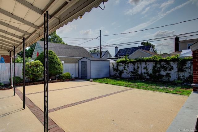 411 Saint John Place, Franklin Square, NY 11010