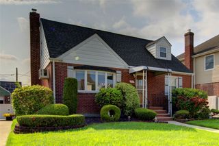 411 Saint John Place, Franklin Square, NY 11010