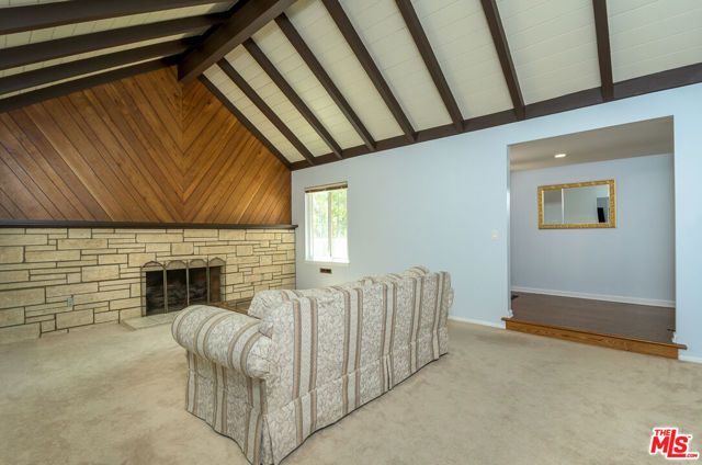 8471 Vine Valley Drive, Sun Valley (los Angeles), CA 91352