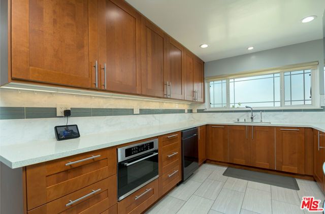 8471 Vine Valley Drive, Sun Valley (los Angeles), CA 91352