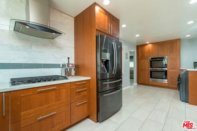 8471 Vine Valley Drive, Sun Valley (los Angeles), CA 91352