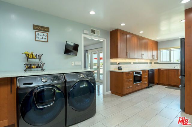 8471 Vine Valley Drive, Sun Valley (los Angeles), CA 91352