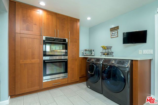 8471 Vine Valley Drive, Sun Valley (los Angeles), CA 91352