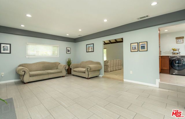 8471 Vine Valley Drive, Sun Valley (los Angeles), CA 91352