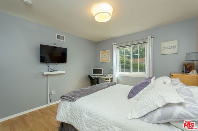 8471 Vine Valley Drive, Sun Valley (los Angeles), CA 91352