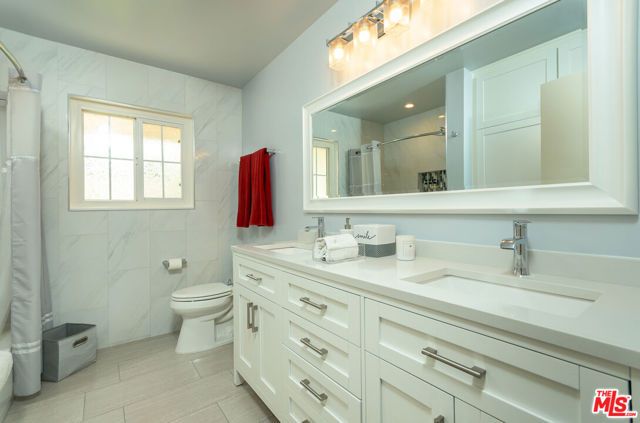 8471 Vine Valley Drive, Sun Valley (los Angeles), CA 91352