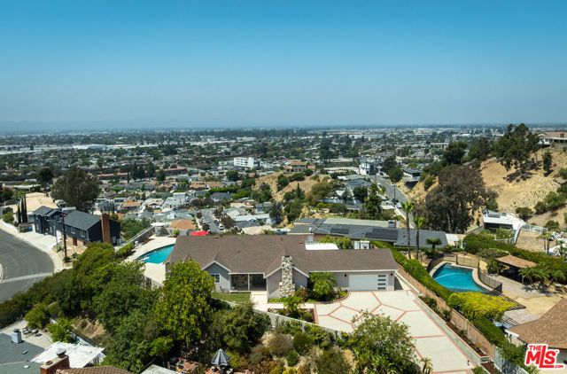 8471 Vine Valley Drive, Sun Valley (los Angeles), CA 91352